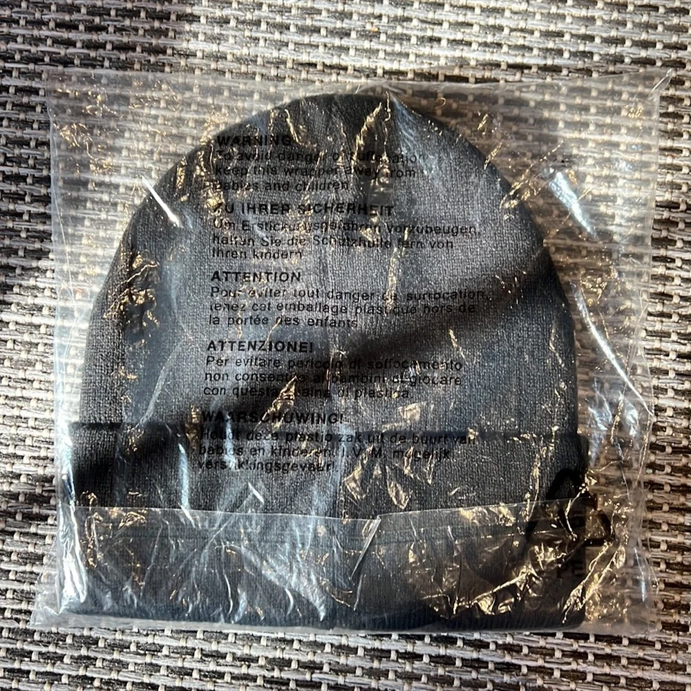 NWT Urban Outfitters Coney Island Picnic Black Love Beanie - Picture 4 of 4